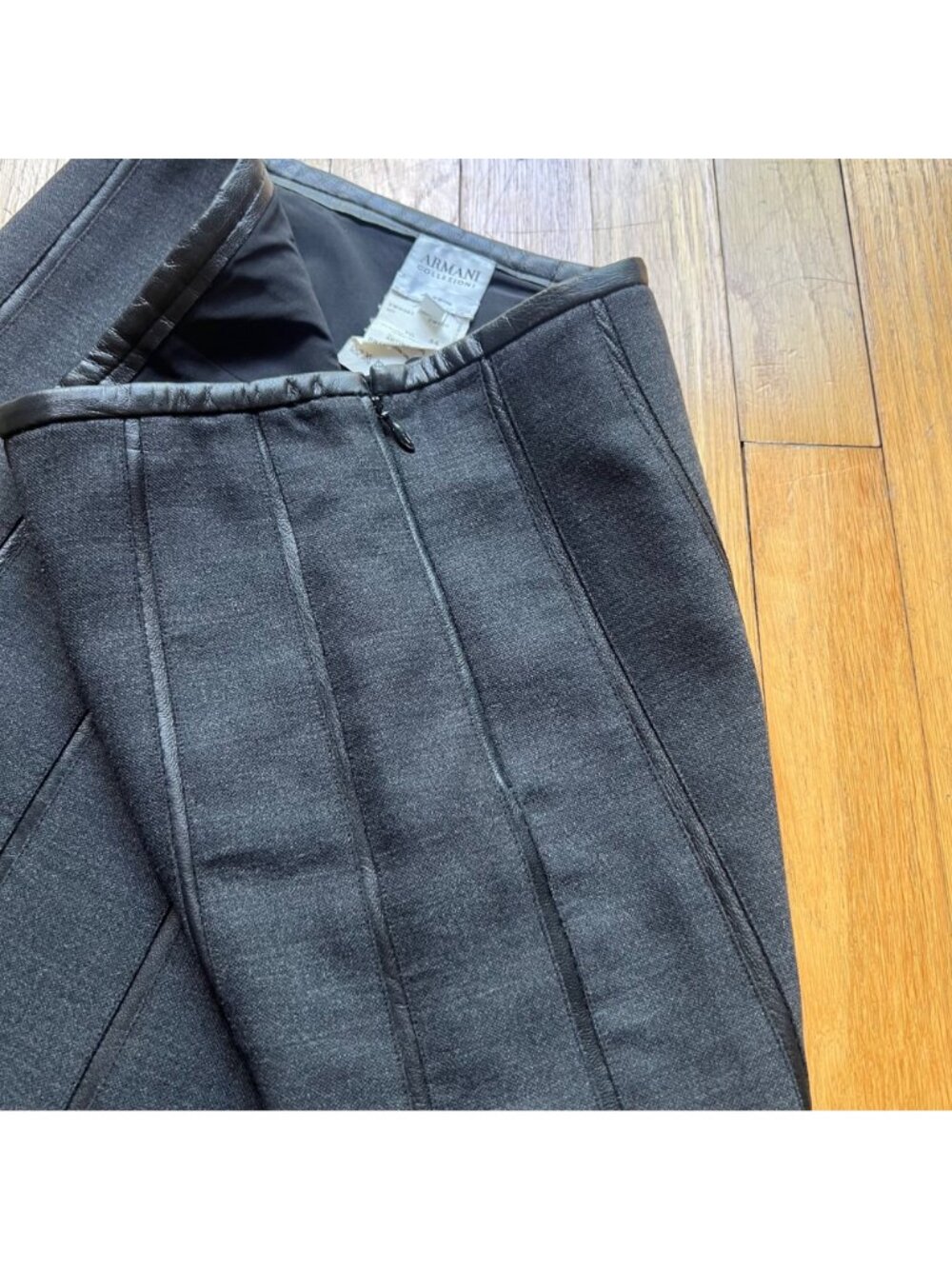 Vintage Armani Collezioni Size 8 Black Gray Wool Leather A-Line Skirt - Picture 10 of 13